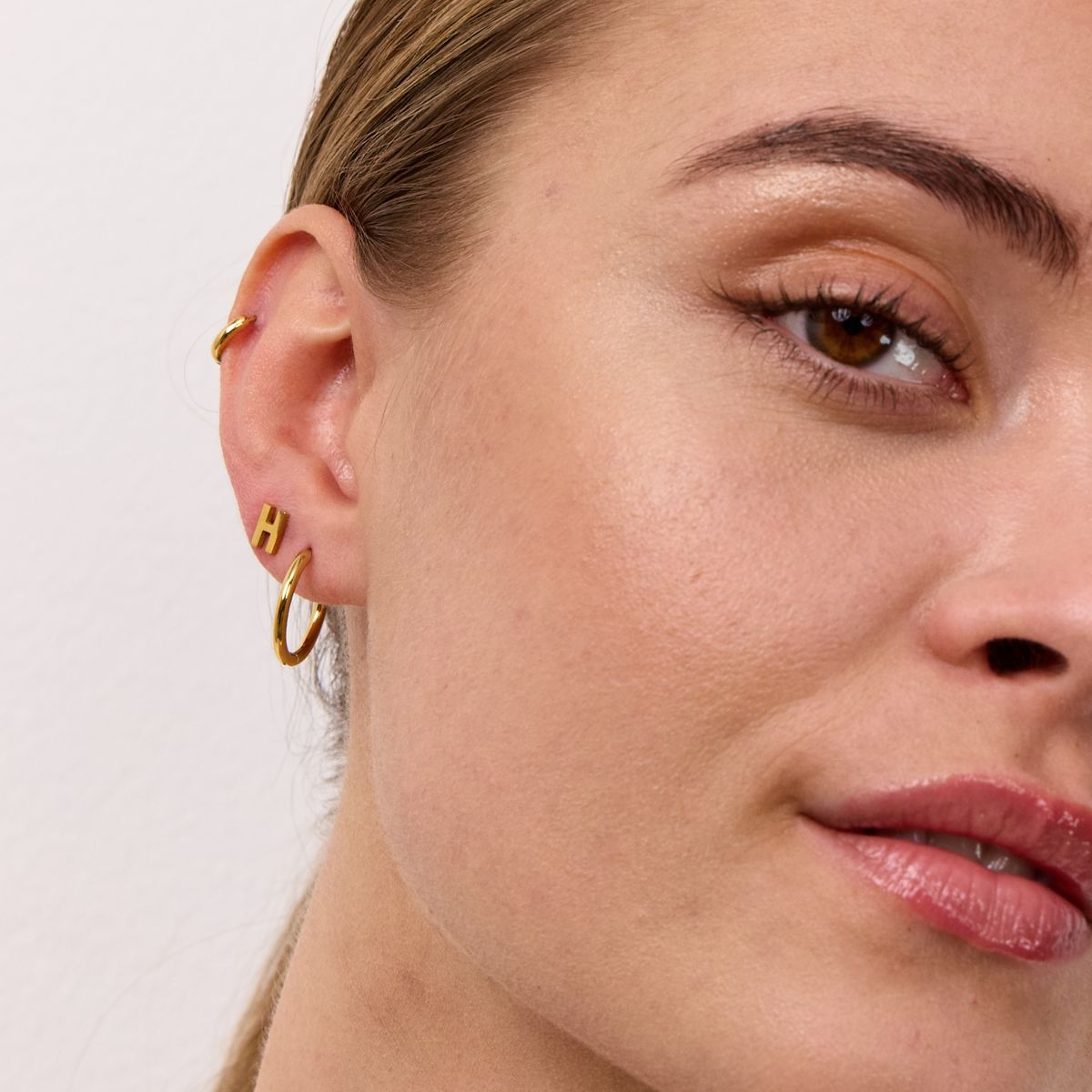 Classic Bogstav Stud Øreringe 18K Guldbelagt