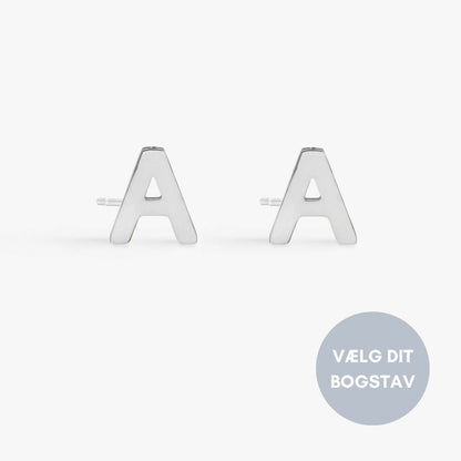 Classic Bogstav Stud Øreringe Sølvfarvet