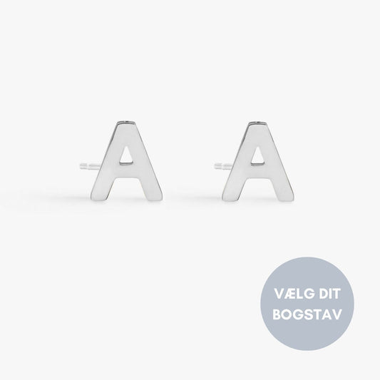 Classic Bogstav Stud Øreringe Sølvfarvet