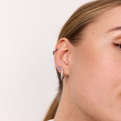 Classic Bogstav Stud Øreringe Sølvfarvet Mini
