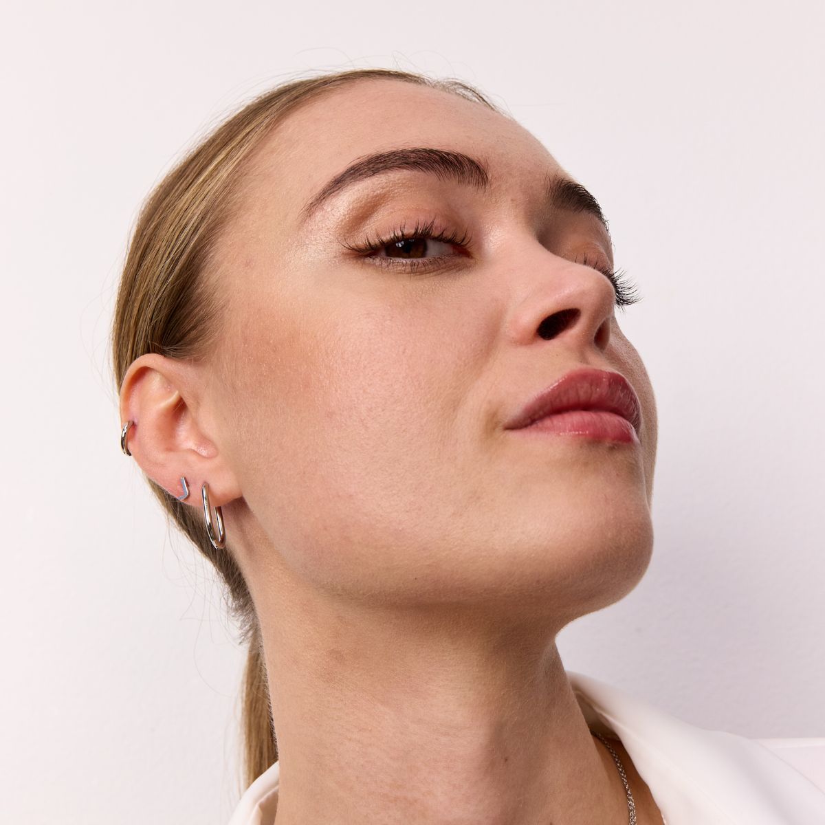 Classic Bogstav Stud Øreringe Sølvfarvet Mini